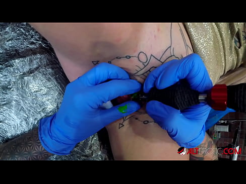 ❤️ Sully Savage-k izugarri tatuatu zuen klitorian tatuaje bat egin zuen Azal pornoa gurean eu.moresexmovies.ru ❌